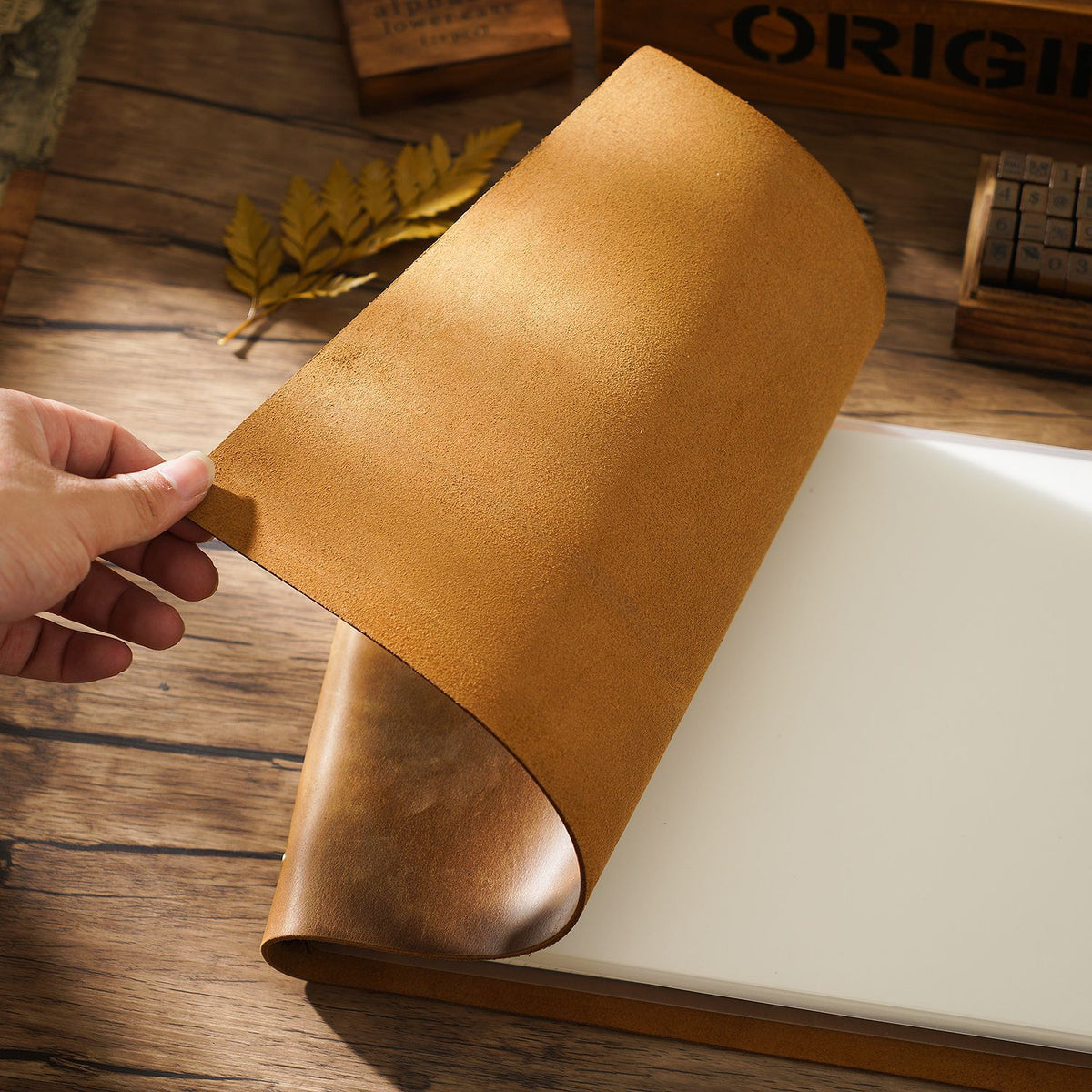 The Roaming Canvas — Leather A4 Landscape Ring Binder Sketchbook Notebook